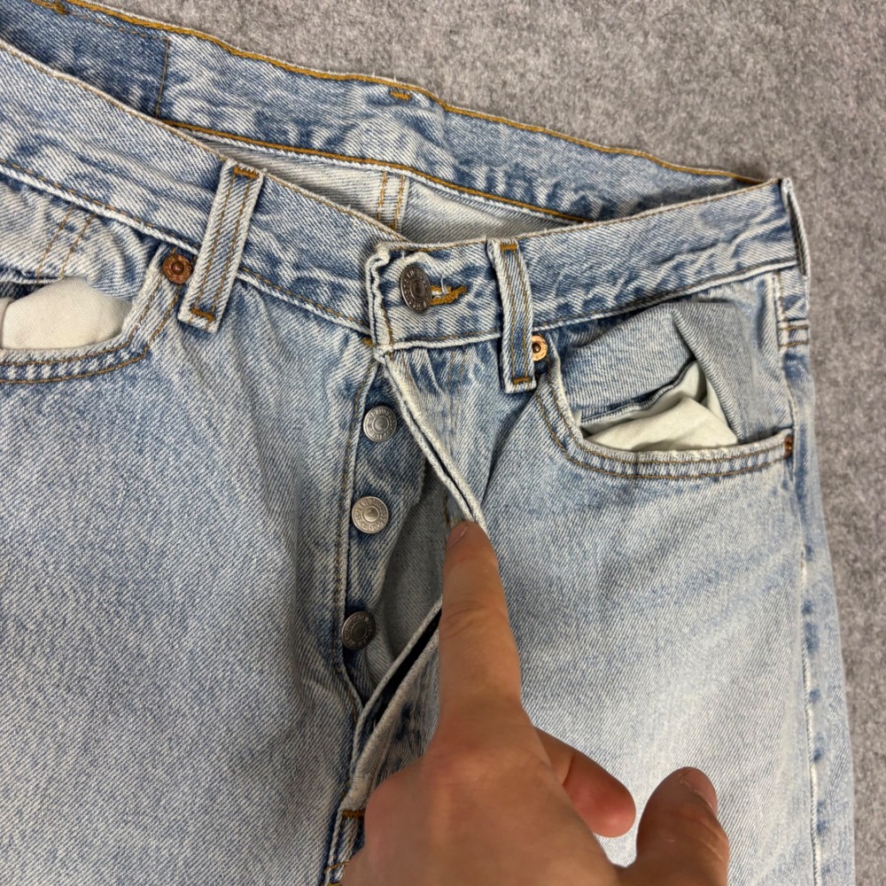 Levis 501 Mens Light Wash Straight Leg Button Fly Denim Jeans 32x32 Vintage - Picture 7 of 7
